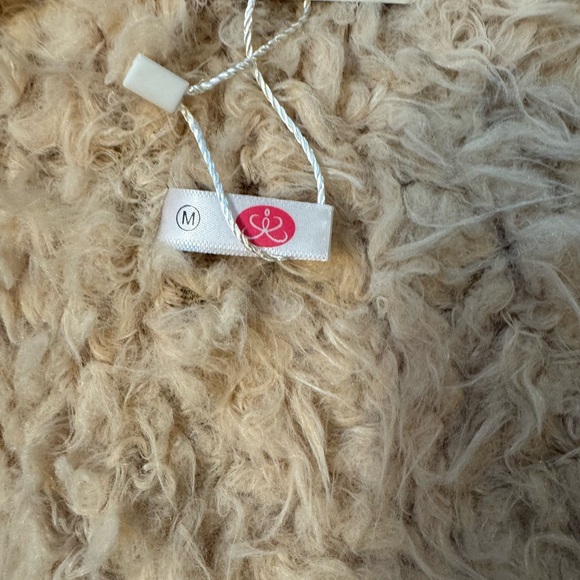 Wanna This Womens M Tan Asymmetric 2 Pocket So Soft Wooly Furry Satin Trim Vest - Picture 13 of 14